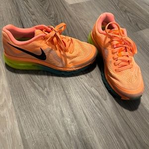 Nikes women’s
